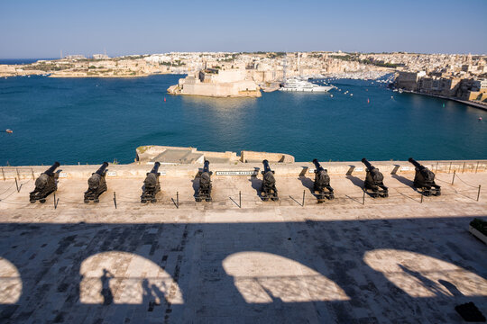 The three cities, Senglea, Vittoriosa and Cospicua, and in the foreground the cannons of the garden photographed from the capital Valletta, Malta