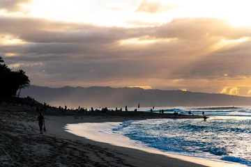 Fototapeten Coucher de soleil au dessus de l'océan à Hawaï. © Arthur