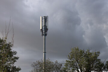 Antenne relais de téléphonie mobile 4G, ville de Meyzieu, département du Rhône, France