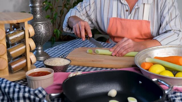 braised leeks in olive oil, cooking process, step by step, national turkish mediterranean food