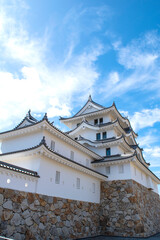 青空に聳える尼崎城