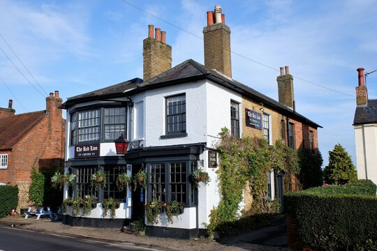 The Red Lion, Latimer Road, Chenies. A 16th-century village pub located in the picturesque village of Chenies.