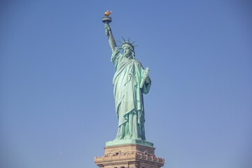 Obraz premium Drone shot of the statue of Liberty in New York, USA