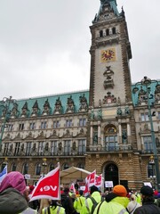 Ver.di-Kundgebung vor Hamburger Rathaus