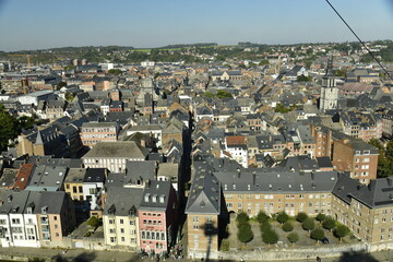 Le centre ville historique vu depuis les hauteurs de la citadelle à Namur - obrazy, fototapety, plakaty