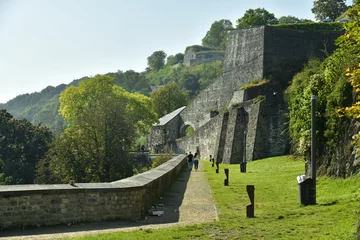 Fotobehang Les Murailles imposantes en pierres de la citadelle de Namur  © Photocolorsteph