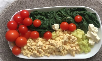 pasta with tomatoes and basil