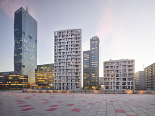 Fototapeta premium Meliá Tower, Bruno Kreisky Platz, 22. Bezirk Donaustadt, Wien, Österreich
