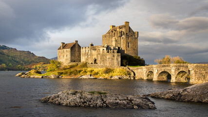 Fototapeta na wymiar Eilean Donan Castle in beautiful light