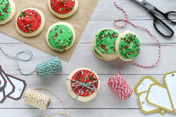 Christmas cookies tied up with colorful baker's twine to give as gifts. Red and green Cookie Bundles