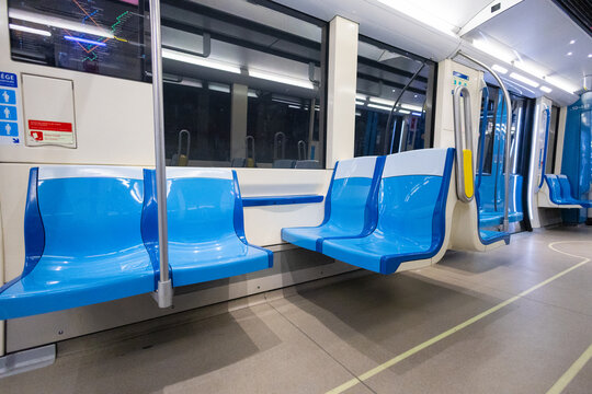 Bancs vide m&eacute;tro de Montr&eacute;al, stm, horizontal