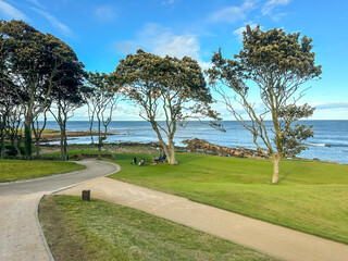 Obraz premium St Andrews, Scotland - September 21, 2023: Seaside views alongside the Kingsbarns Golf Course on the outskirts of St Andrews Scotland 