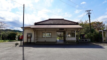 Fototapeta na wymiar 小湊鉄道上総鶴舞駅の外観