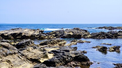 Fototapeta na wymiar 神奈川県三浦市城ケ島の海岸の風景