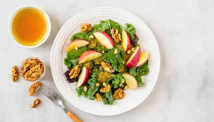 Salade Croquante de Kale et Pommes avec Noix Grillées