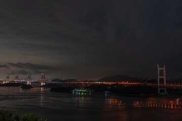 Fototapeta na wymiar 日本の岡山県倉敷市の瀬戸大橋の美しい夜景