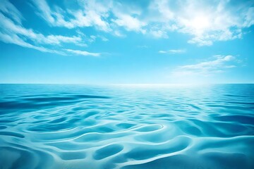 La imagen muestra un fondo natural abstracto de mar tranquilo y cielo claro