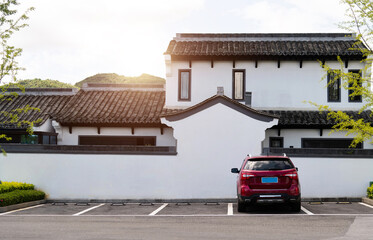 Obraz premium Parking lots outside Chinese style buildings