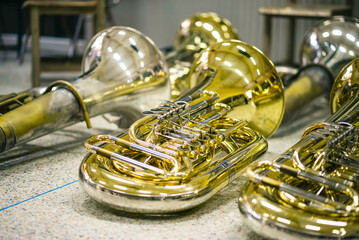 French Horn , trumpet bass instrument - 677017975