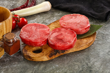 Delicous raw tuna medallion for cooking