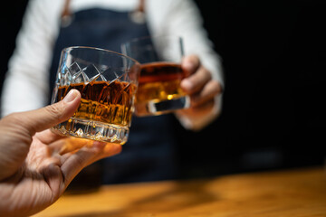 Celebration night, pour whiskey into a glass. Give to friends who come to celebrate