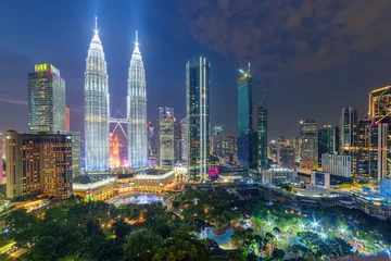 Foto op Plexiglas The KLCC Park and the Petronas Twin Towers at night © efired