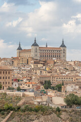 Fototapeta na wymiar Ciudad y alcázar Toledo, España