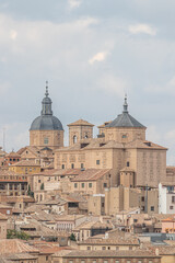 Fototapeta na wymiar Ciudad de Toledo, catedral y alcázar, España