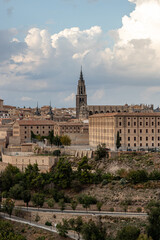 Fototapeta na wymiar Ciudad, catedral y alcázar de Toledo, España