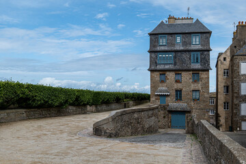Stadtmauer und Wehrgang von Saint-Malo, Bretagne - obrazy, fototapety, plakaty