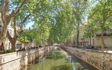 centre ville de N&icirc;mes, jardin de la fontaine, maison carr&eacute;e et ar&egrave;nes