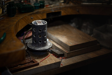 Heavy metal container on steel for jewelry casting process