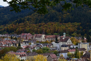 Lycée Turenne und Maria-Hilf-Kirche in Freiburg