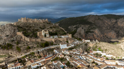 Vista aérea del municipio de Moclín en la provincia de Granada, España	