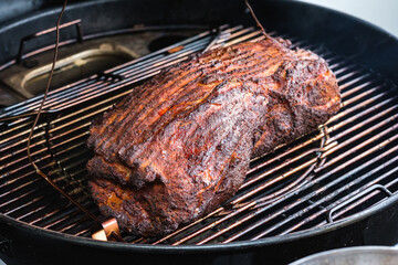 Pulled Pork auf dem Grill