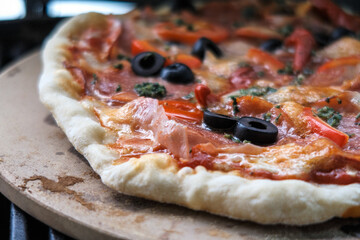 Selbstgemachte Pizza vom Grill