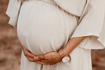 Vater Mutter Kind - gemeinsam Zeit verbringen und Natur erleben - obrazy, fototapety, plakaty