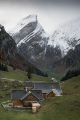 Fototapeta na wymiar Alphütten im Herbst I