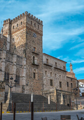 Disparo vertical escalinata de acceso al real monasterio de Guadalupe del siglo XIV, Espa&ntilde;a
