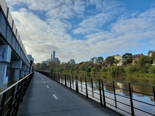 Fototapeta na wymiar Scenic shot of a road next to the Yarra River in Melbourne, Australia