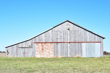 Fototapeta na wymiar Old Weathered Barn