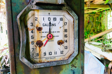Broken, old petrol pump in an abandoned workshop - obrazy, fototapety, plakaty