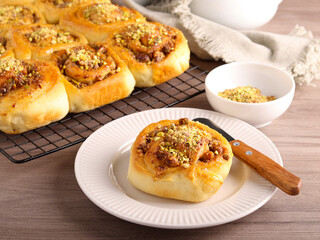 Sticky buns with pistachio