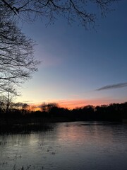 Obraz premium sunset over lake