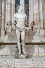 Obraz premium Chapel of São Sebastião with the stone statue in the Lisbon Cathedral.