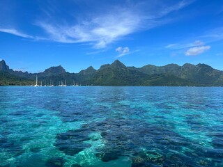 Lagon de l'île Moorea à côté de Tahiti en Polynésie Française
