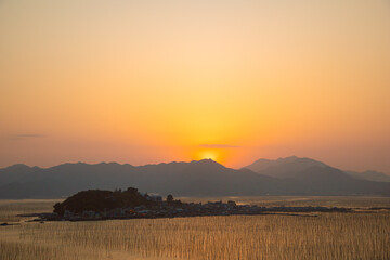Obraz premium Shajiang Village, Shajiang Town, Xiapu County, Ningde City-Shajiang S Bay-Scenery of the fishing village beach facing the sky at sunset