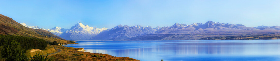 Fototapeta na wymiar NZ Mt Cook lake lookout tele pan