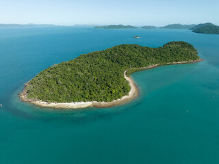 view of island in Arlie beach