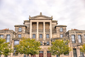 Fototapeta na wymiar St Andrews, Scotland - September 22, 2023: Iconic architecture along the streets of St Andrews Scotland 
